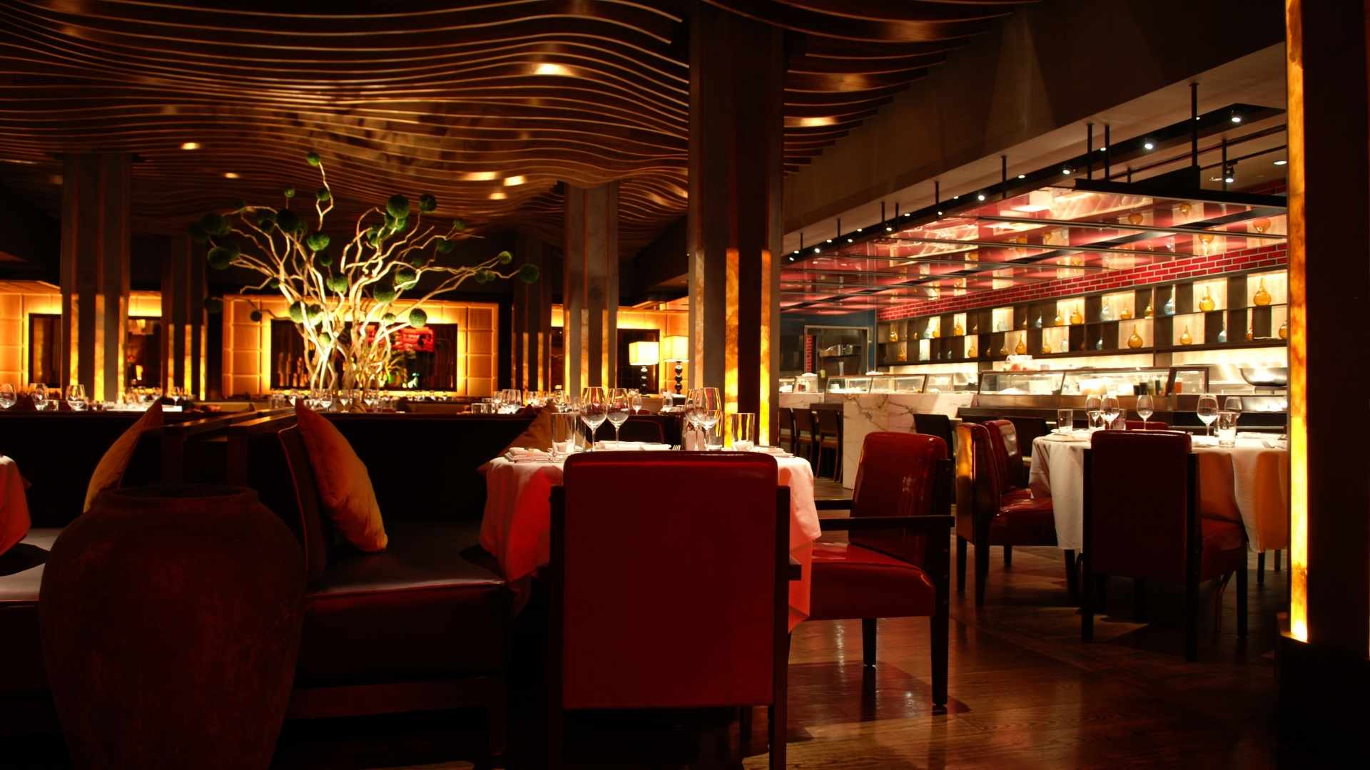 What are the key KPIs to track in a restaurant business