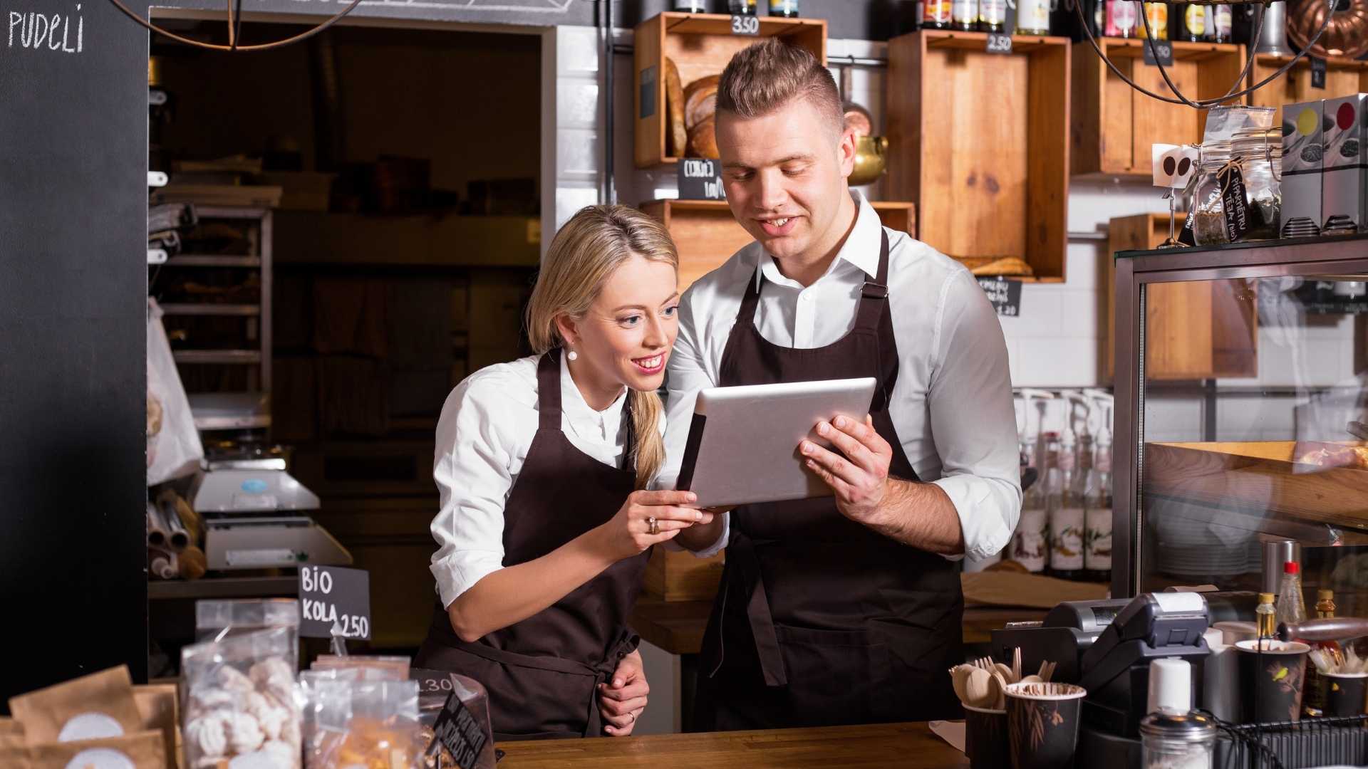 Best AI Tools to Save Time in Daily Restaurant Operations