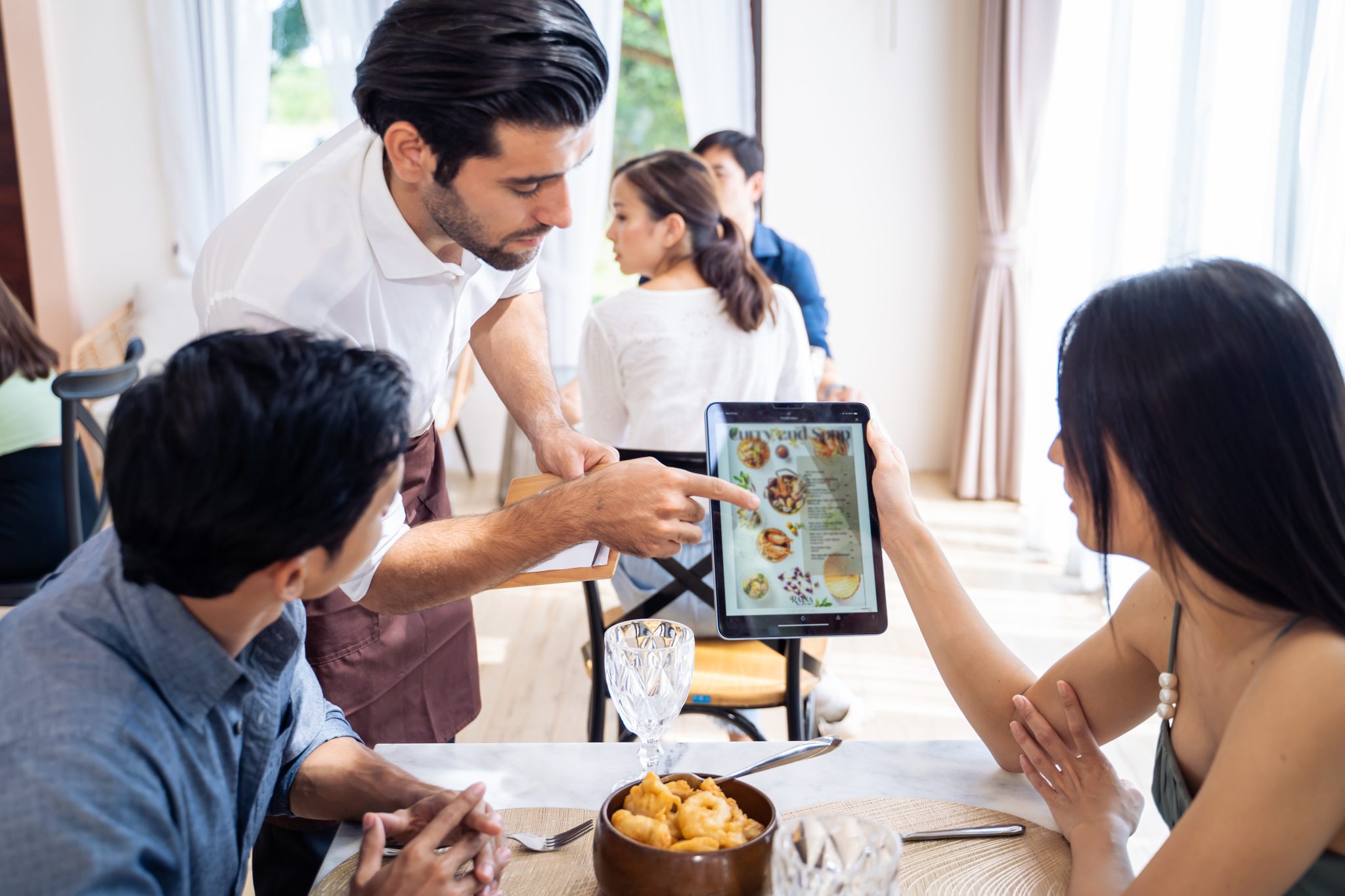 Why Restaurant Owners Should Use AI to Grow Their Business