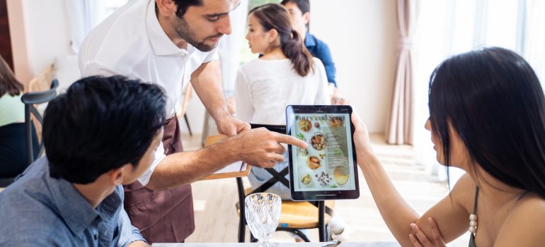 Why Restaurant Owners Should Use AI to Grow Their Business in 2026